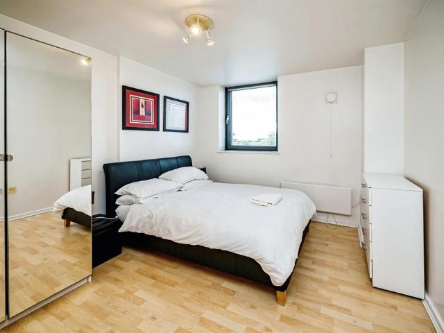 Flat for sale in Slough