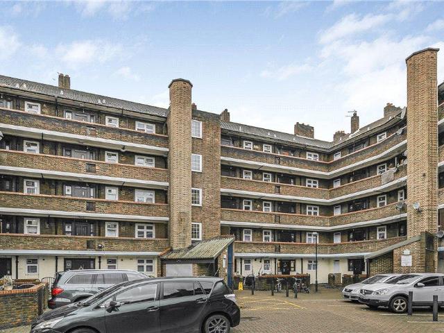 Flat for sale in Oval, Greater London