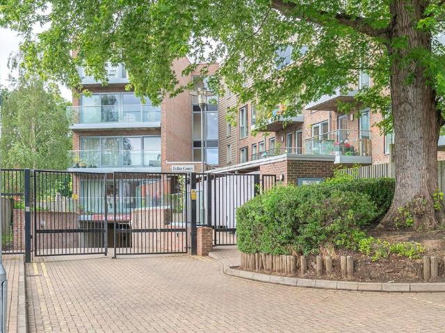 Flat for sale in Crouch End, Greater London