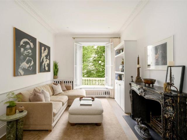 Flat for sale in Bayswater, Greater London