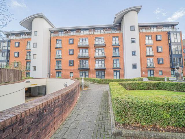 Flat for sale in Elmdon, West Midlands