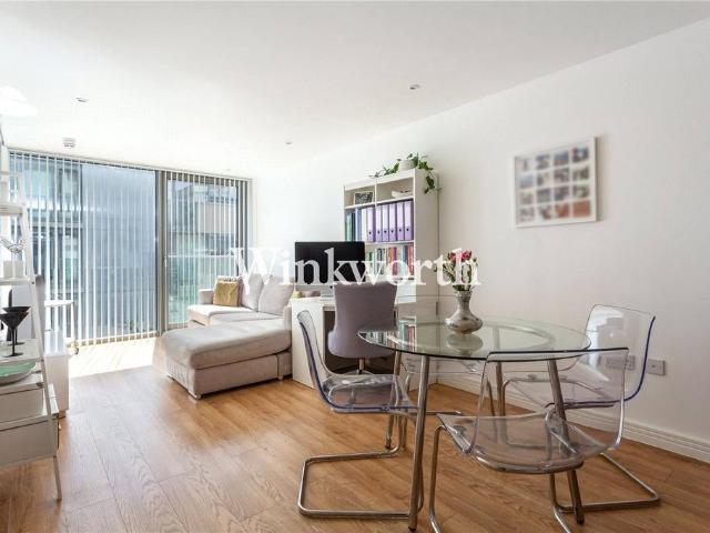 Flat for sale in Hale Village, Tottenham Hale