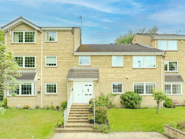 Flat for sale in Alwoodley, West Yorkshire