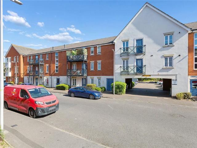 Flat for sale in Little Heath, Greater London
