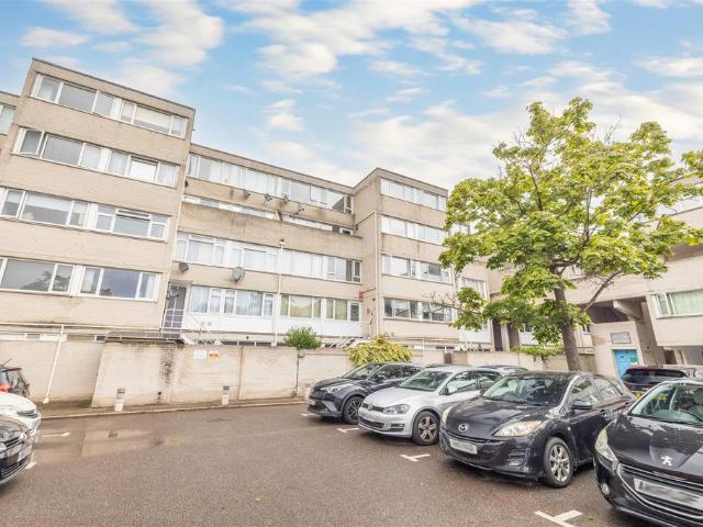 Flat for sale in Clewer Village, Windsor