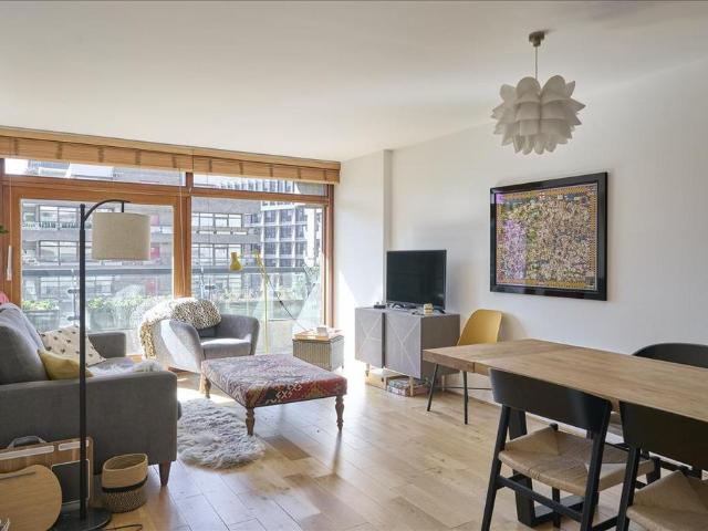 Flat for sale in Lyons, Greater London