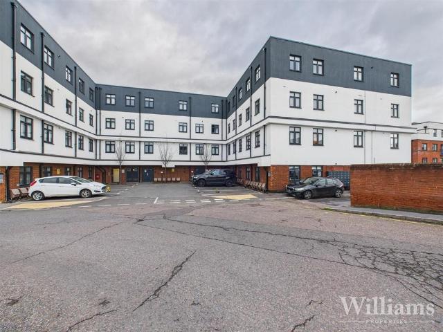 Flat for sale in Walton, Aylesbury