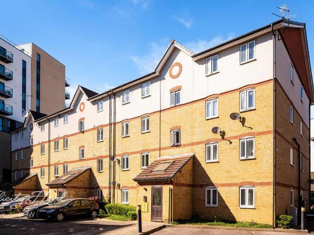 Flat for sale in Bromley-by-Bow, Limehouse