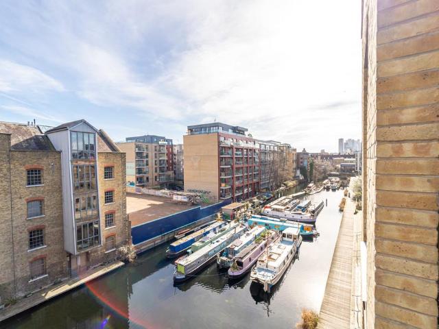 Flat for sale in Haggerston, De Beauvoir Town