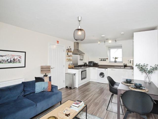 Flat for sale in New Bilton, Warwickshire