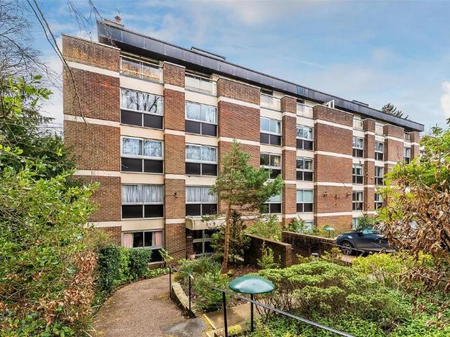 Flat for sale in Oxted, Hillview
