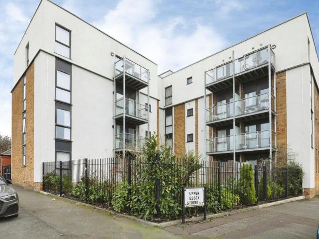 Flat for sale in Calderstones