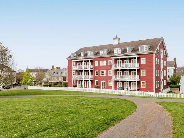 Flat for sale in Worcester Park, Greater London