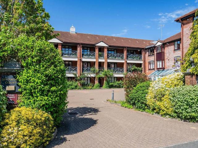 Flat for sale in Oxted, Hillview
