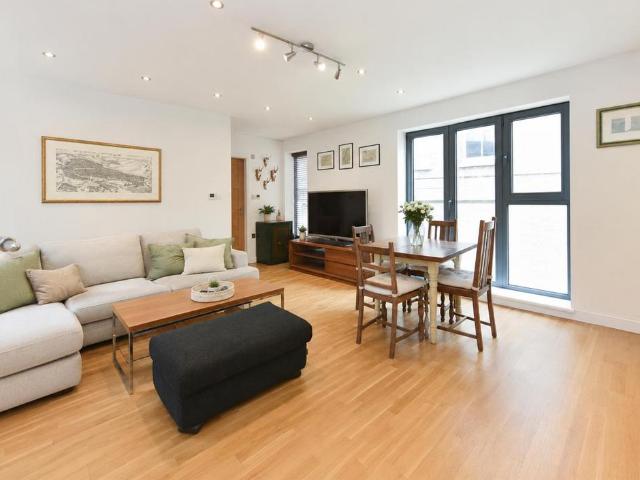 Flat for sale in West Kensington, Greater London
