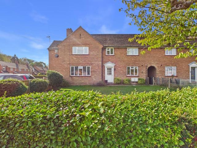 Flat for sale in Denham, Gerrards Cross and Chalfonts Community Board, Tatling End