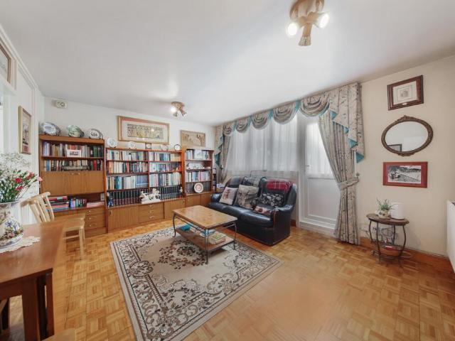 Flat for sale in Royal Borough of Kensington and Chelsea, Greater London
