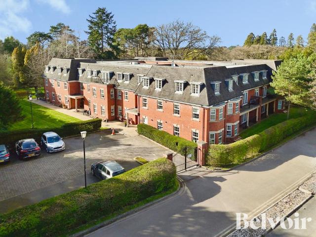 Flat for sale in Castlecroft, West Midlands