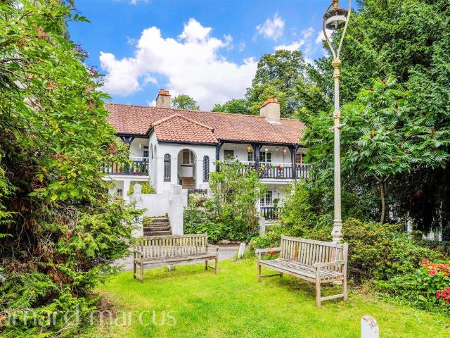 Flat for sale in Epsom, Surrey
