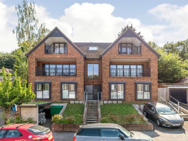 Flat for sale in London Borough of Croydon, Purley