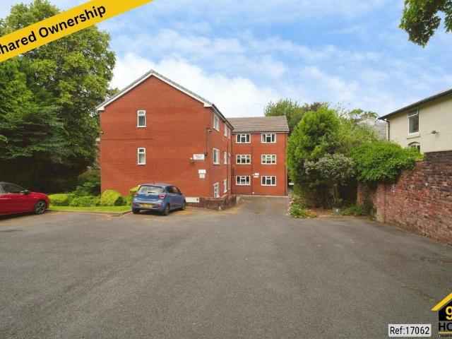 Flat for sale in Lee Bank, Greater Manchester
