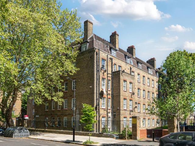Flat for sale in Elephant and Castle, Greater London