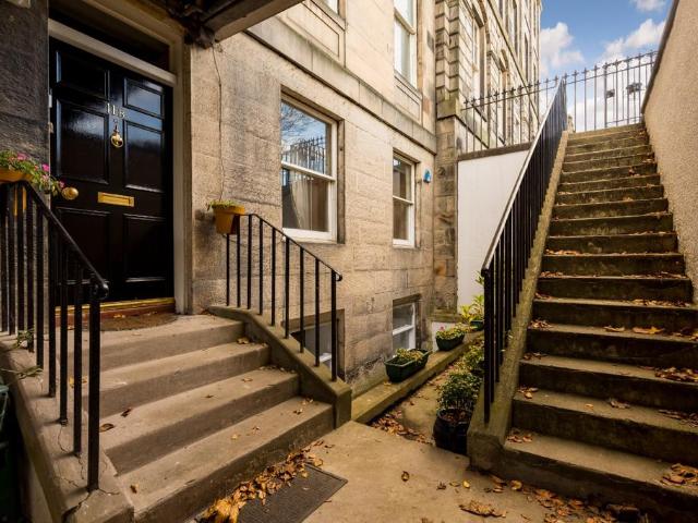 Flat for sale in Canonmills, Scotland
