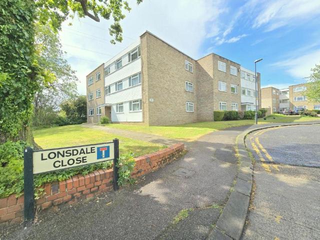 Flat for sale in Hatch End, Greater London