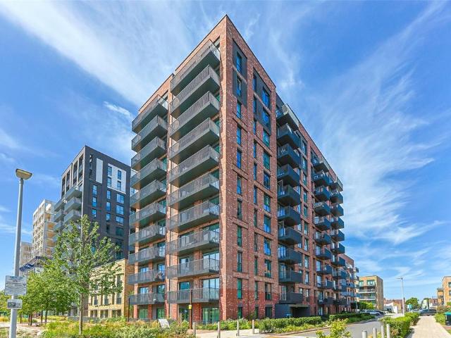 Flat for sale in London Borough of Ealing, Greater London
