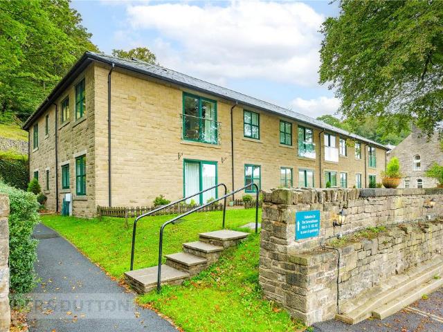 Flat for sale in Saddleworth, Pendock