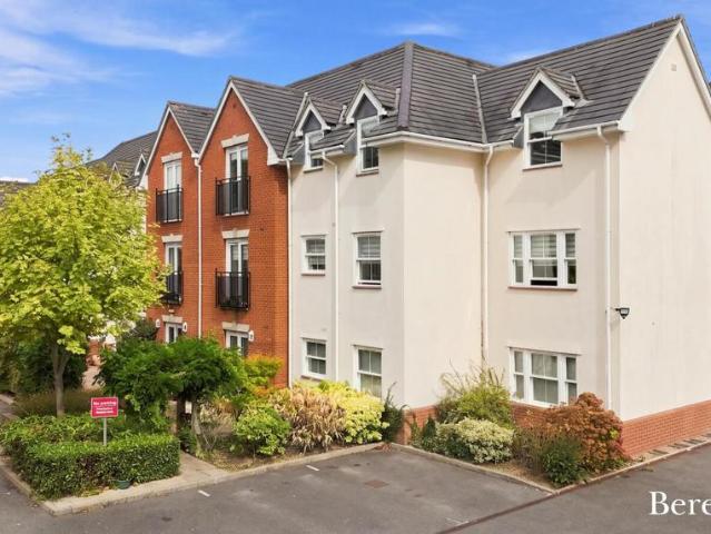 Flat for sale in Sunnymede, Billericay