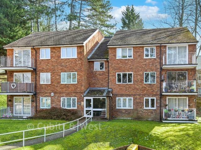 Flat for sale in Hillview, Surrey