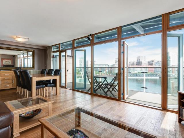 Flat for sale in Silvertown, Greater London