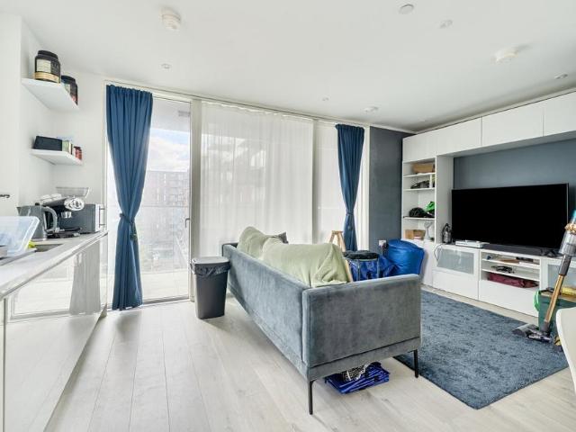 Flat for sale in Bromley-by-Bow, Poplar Grove