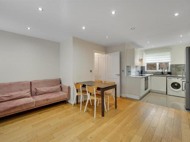 Flat for sale in Silvertown, Greater London