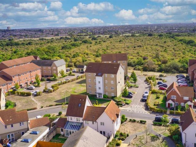 Flat for sale in London Borough of Redbridge, Greater London