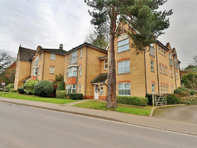 Flat for sale in Horsell, Woking