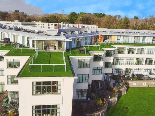 Flat for sale in Barry, Wales