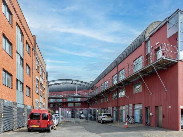 Flat for sale in Stoke Newington, Greater London