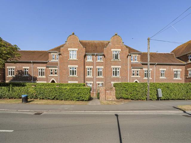 Flat for sale in Berrick Salome, Oxfordshire