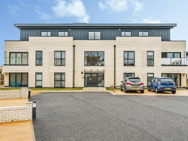 Flat for sale in Seaford, Iford