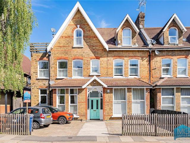 Flat for sale in Friern Barnet, Greater London
