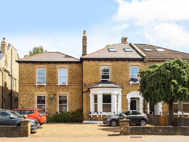 Flat for sale in Penge, Greater London