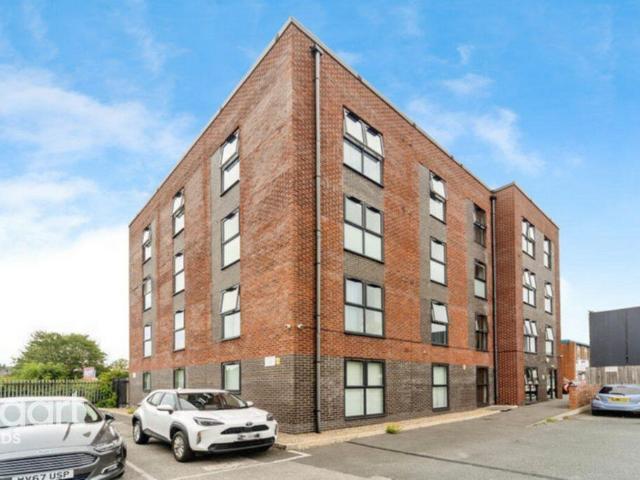 Flat for sale in Osmondthorpe, West Yorkshire