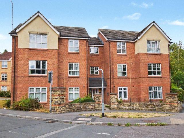 Flat for sale in Wortley, West Yorkshire