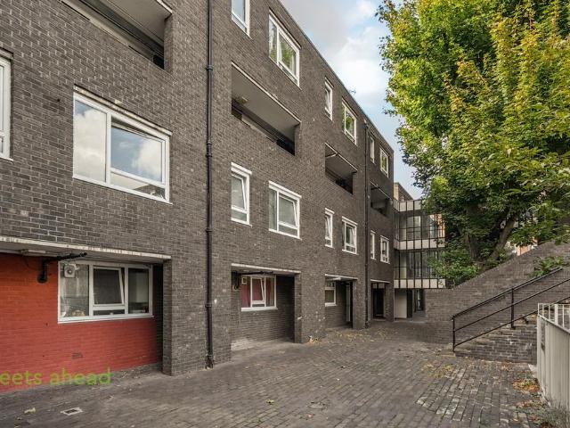 Flat for sale in London Borough of Southwark, Greater London