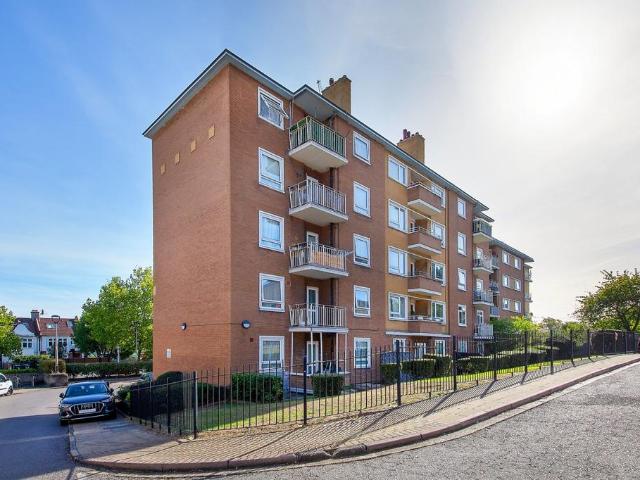 Flat for sale in St Martins Estate, Greater London