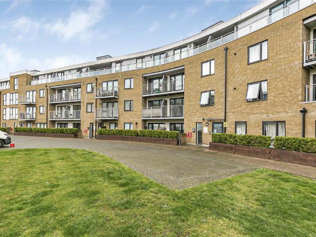 Flat for sale in Hertford, Colliers End