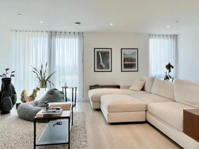 Flat for sale in Finsbury Park, Greater London