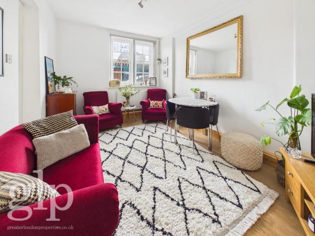 Flat for sale in King's Cross, Greater London